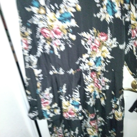 Woman's Shein curves  black floral long sleeve dress 4x **read 3x - Picture 2 of 7